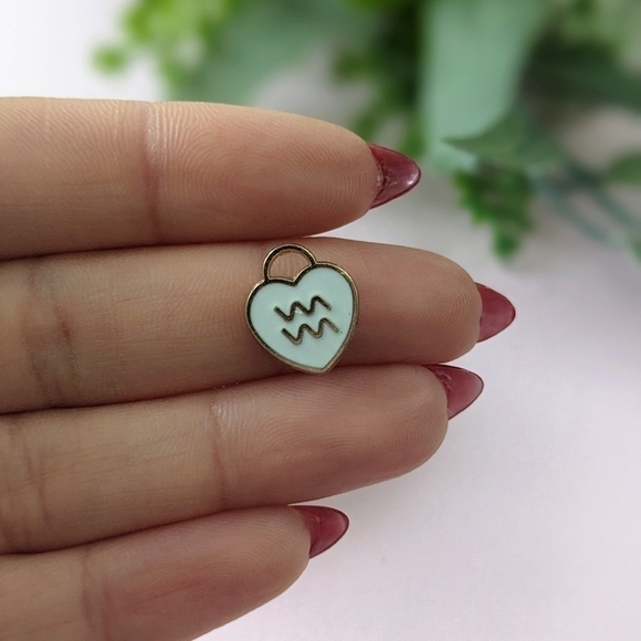 AQUARIUS Heart Zodiac Pendant - Brand New - Picture 1 of 4
